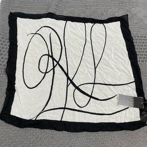 NWT LAUREN Ralph Lauren Black & White Scarf